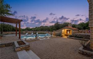 Der Swimmingpool an oder in der Nähe von Villa Mirys Hideaway