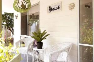 Φωτογραφία από το άλμπουμ του Bethel by the Sea by Ready Set Stay - BYO LINEN & TOWELS σε Surf Beach