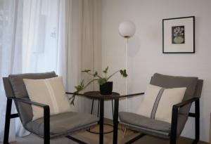 Lorne Surf Apartments的休息区