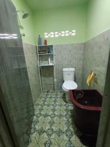 Bathroom sa Laman D'Arni