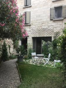 Vonkajšia záhrada v ubytovaní Petite maison sur jardin secret