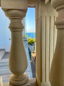 una vista sull'oceano dal balcone di una casa di Vespucci 8 a Castro di Lecce