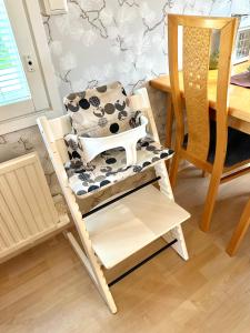 a chair with a pillow on it in a kitchen at Lumikukka Vuokatti in Kajaani