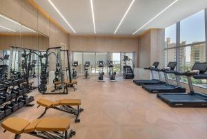 Fitness centrum a/nebo fitness zařízení v ubytování The Palm Tower I 1-Corner Bedroom Dubai