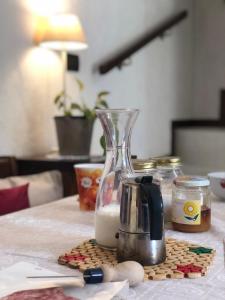 a blender sitting on top of a table at Haus Granata Family - Trekking - Bike in Giazza