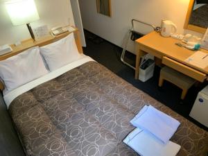 En eller flere senge i et værelse på AZ Inn Obu