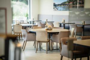 a restaurant dining room with tables and chairs at i - PARK Hotel Reichenberg in Reichenberg