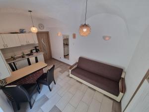 a living room with a couch and a table at Apartament central V&P in Sibiu