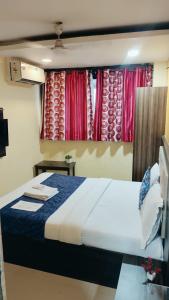 Postel nebo postele na pokoji v ubytování Hotel Golden Galaxy - Santacruz East