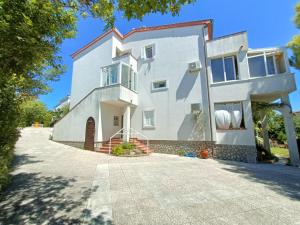 a large white house with a driveway at Casa Valsecca in Krk