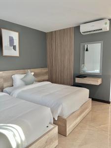 Giường trong phòng chung tại La Sera Suites Nha Trang
