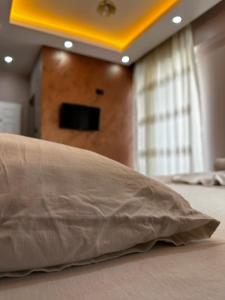 מיטה או מיטות בחדר ב-Mardin Expert Otel