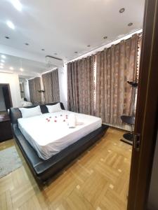 Ένα ή περισσότερα κρεβάτια σε δωμάτιο στο Ground Floor Mega Mall National Arena Monza