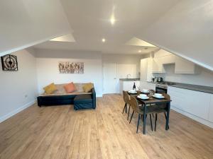 a living room with a couch and a table at Chic and Airy Apartment in Royal Tunbridge Wells