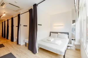 Postel nebo postele na pokoji v ubytování RadZone Hostel