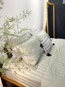 a bed with two pillows on top of it at QiHome Phú Quý in Cu Lao Thu +11 photos