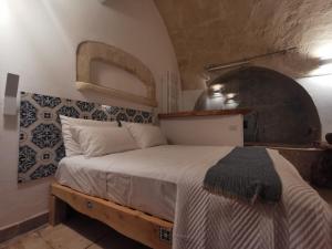 a bedroom with a bed in a room at DIONISO Bed & Wellness in Taranto