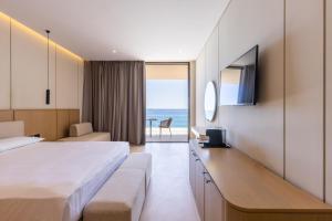 Voodi või voodid majutusasutuse BEYOND A Luxury Boutique Hotel toas