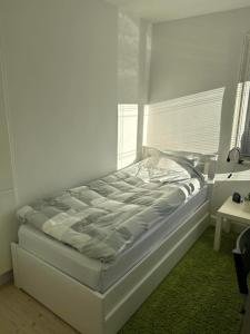 a white bed in a room with a window at Birkerød Rolighedsvej 14A in Birkerød