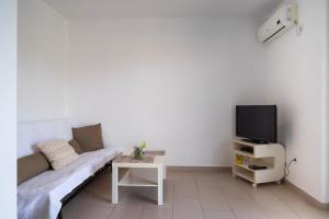 a living room with a couch and a tv at VDL Apartments in Trogir