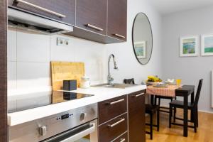 Кухня или мини-кухня в Paulay65 Budapest - Central Stay with 24h Reception
 +83 фотографии