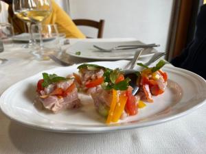 Makanan di atau berdekatan hotel