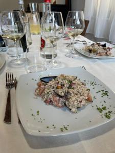Makanan di atau berdekatan hotel