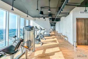 Fitness centrum a/nebo fitness zařízení v ubytování Sunlit 1BR at Al Kifaf 1 Residences West Bur Dubai by Deluxe Holiday Homes