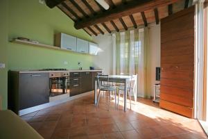Majoituspaikan Casa Vacanze Vecciano keittiö tai keittotila
