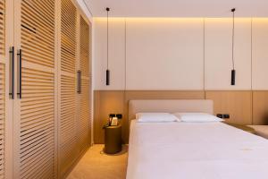 Voodi või voodid majutusasutuse BEYOND A Luxury Boutique Hotel toas