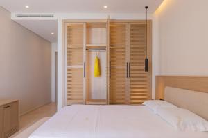 Voodi või voodid majutusasutuse BEYOND A Luxury Boutique Hotel toas