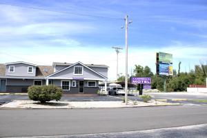 a sign for a grocery store on a street at Campbell's Motel Scottsburg in Scottsburg