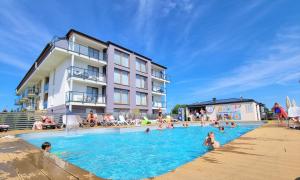 Piscina a Apartament z basenem Sarbinowo o a prop
