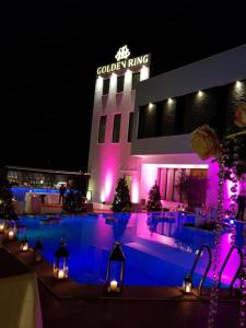 Bazén v ubytování Golden Ring Resort nebo v jeho okolí
