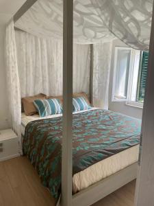 Postel nebo postele na pokoji v ubytování Townhouse Rustik Portoroz