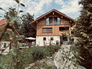 a house with a wooden roof at Mächlerhof in Stötten am Auerberg