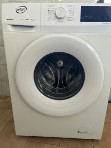 een witte wasmachine met open deur bij LALE Air conditioning, Wifi, Free parking HOME in Massa