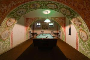 an archway with a pool table in a room at Penzion Medvedi Paseka in Nová Bystřice