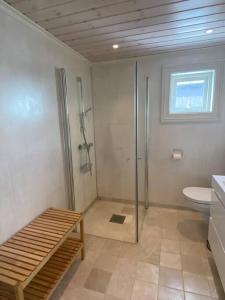 Phòng tắm tại Hytteleilighet på Strandafjellet