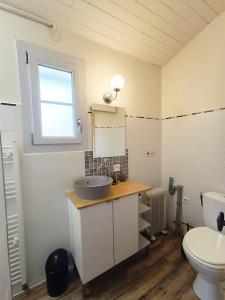 Kúpeľňa v ubytovaní Le Petit Bond : gîte à la campagne près d'Auch