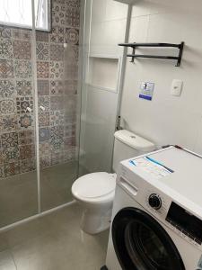 Ένα μπάνιο στο Hostel 364 Santos Dorm Privativo 2 com Alexa