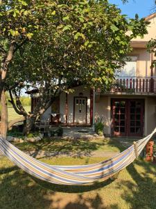 a hammock in a yard in front of a house at Cute lodge in Zeta 