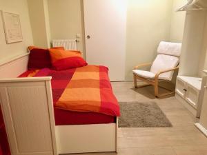Ένα ή περισσότερα κρεβάτια σε δωμάτιο στο die Senfbude - Klein aber fein - wunderschönes Studio-Apartment mit Terrasse und Stellplatz