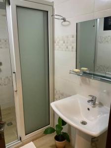 a bathroom with a sink and a shower at Villa moderne securisee 24H sur 7J 