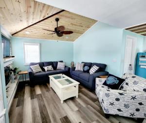 a living room with two couches and a ceiling at The Guest House in Largo