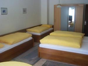 Postel nebo postele na pokoji v ubytování Hotel Am Ufer