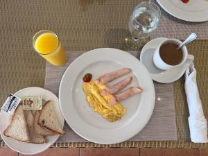 Сніданок для гостей Aurora Luxury Suite con acceso a la playa