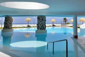 The swimming pool at or close to Penthouse 3 bedrooms, ocean view, near Siam Park