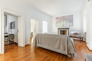 Una televisión o centro de entretenimiento en Easylife - Fantastico rifugio nel cuore di Brera