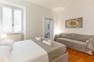 Una cama o camas en una habitación de Easylife - Fantastico rifugio nel cuore di Brera